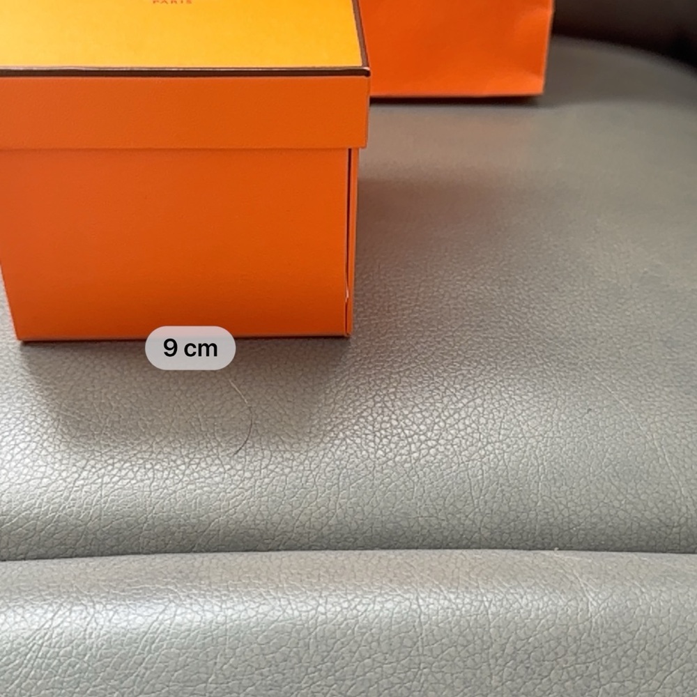 Hermès Gray Box with Ribbon - Picture 8 of 11